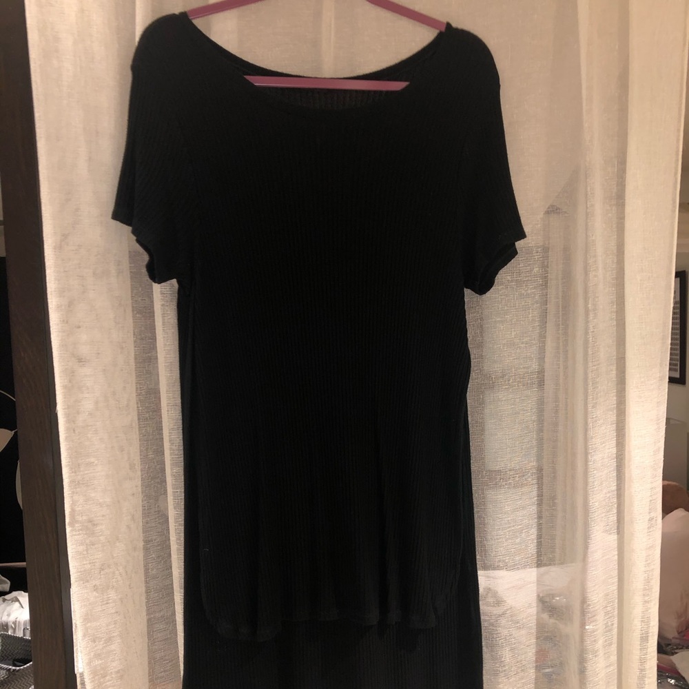Long shirt with a slit on the side